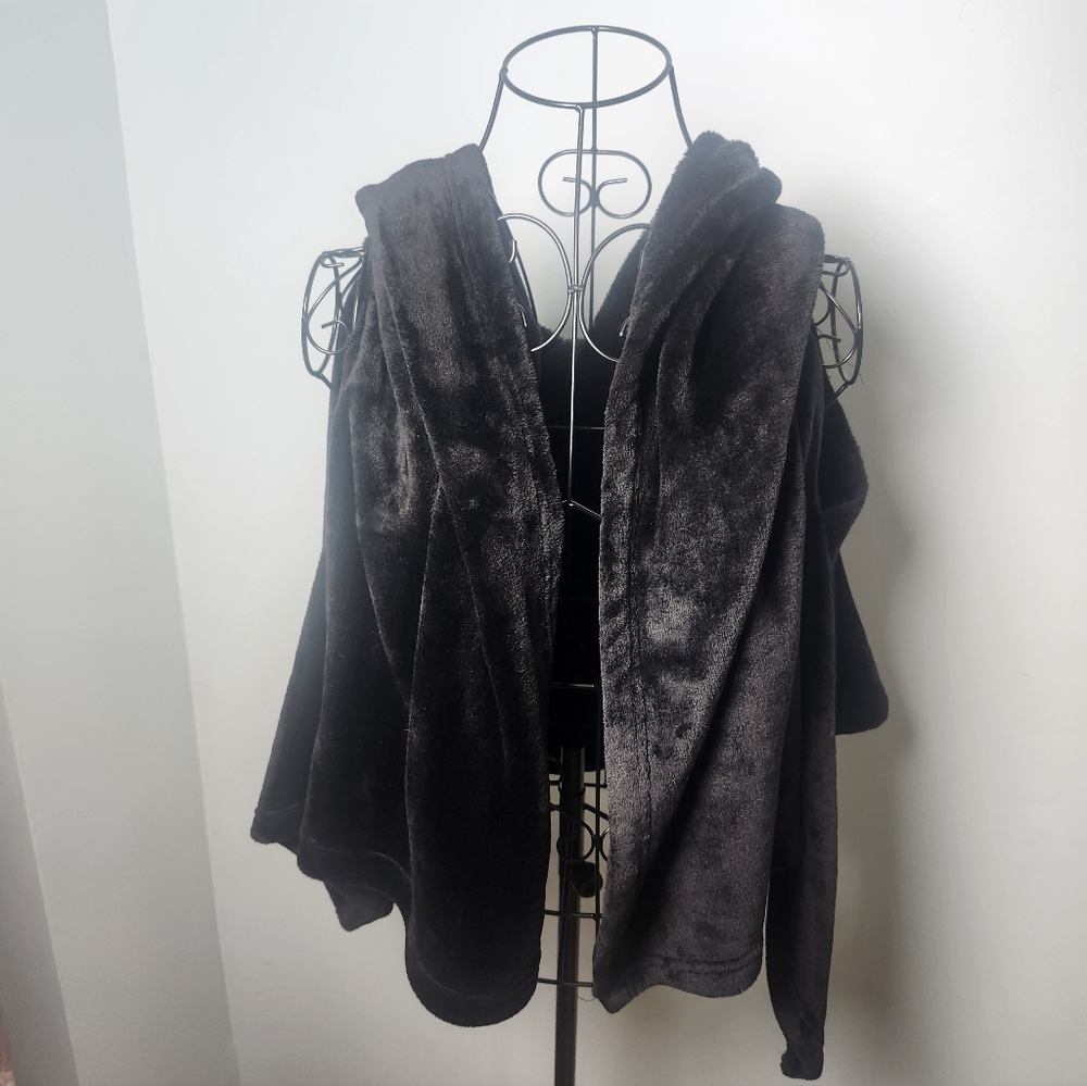 Natori Faux Fur Wrap Shawl Poncho Black S/M Soft Luxe Cozy Layer